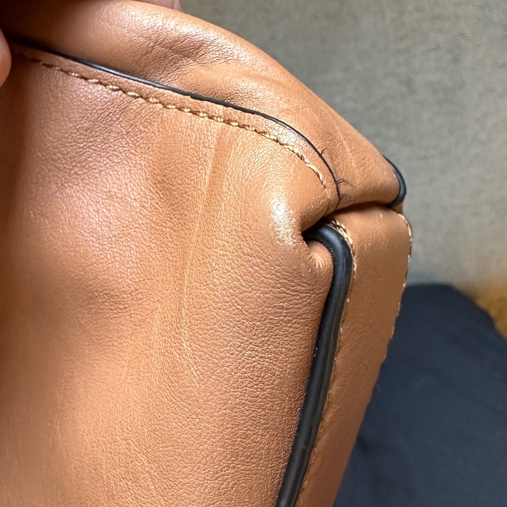 Tommy Bahama Cedros Brown Leather Crossbody Bag, perfect for travel! - Picture 10 of 12
